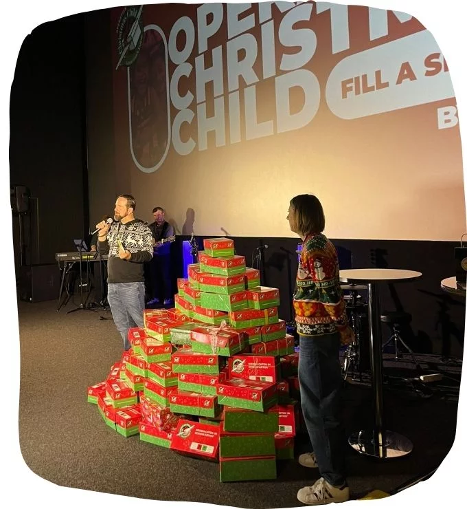 Gottesdienst für "Weihnachten im Schuhkarton"