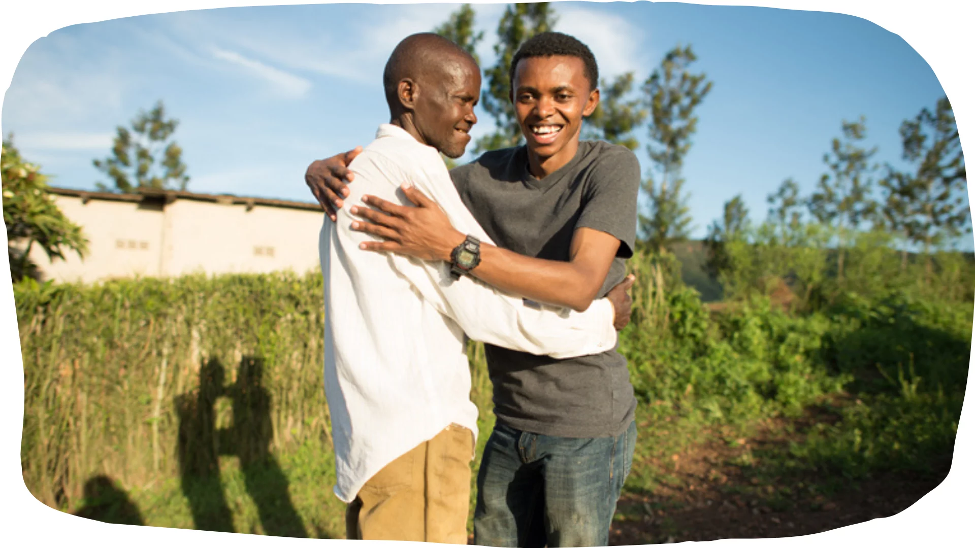 Alex umarmt seinen Onkel Alex umarmt seinen Onkel