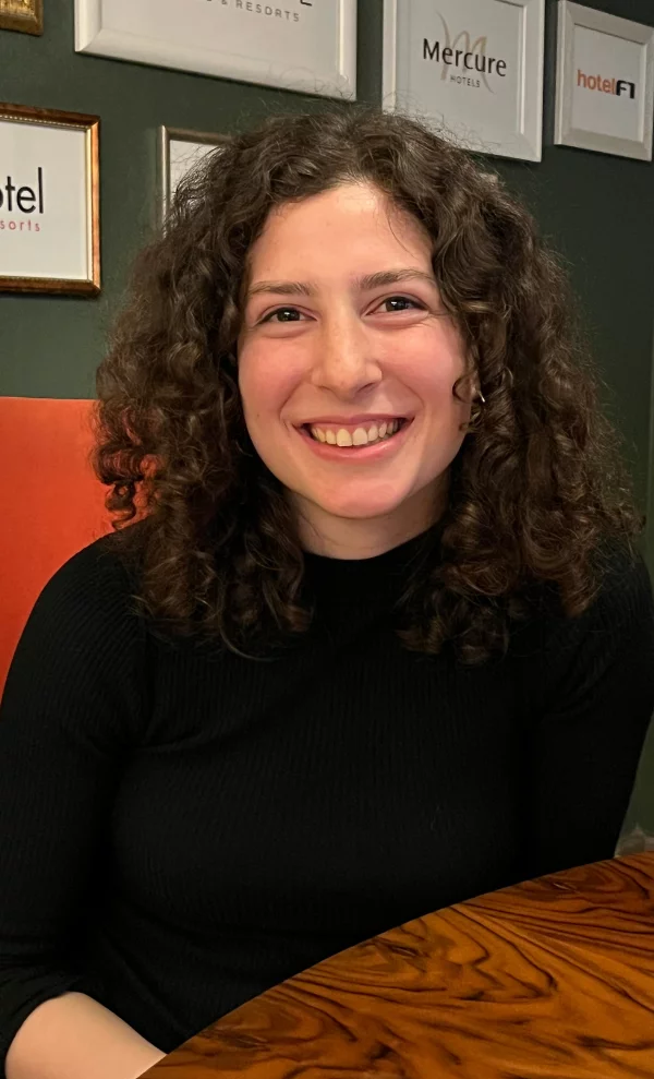 Salome ist Ehrenamtliche bei "Weihnachten im Schuhkarton" in Georgien