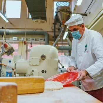 Bäcker Plentz in der Backstube