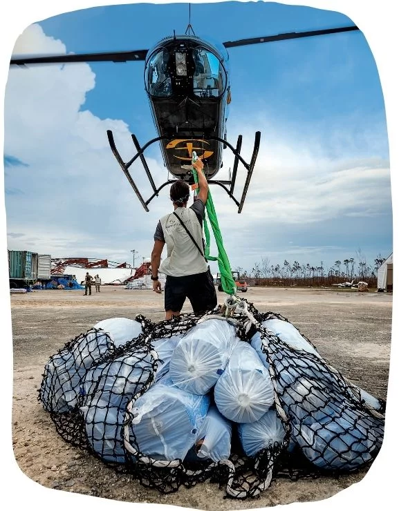 Helikopterlandung beim Katastropheneinsatz Helikopterlandung beim Katastropheneinsatz