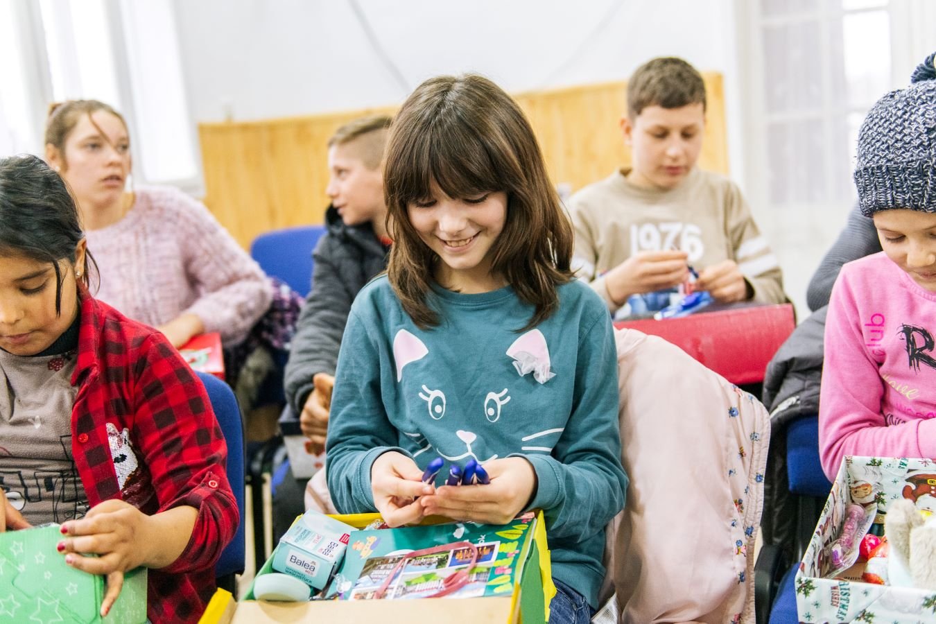 Kinder schützen und stärken - durch "Weihnachten im Schuhkarton"