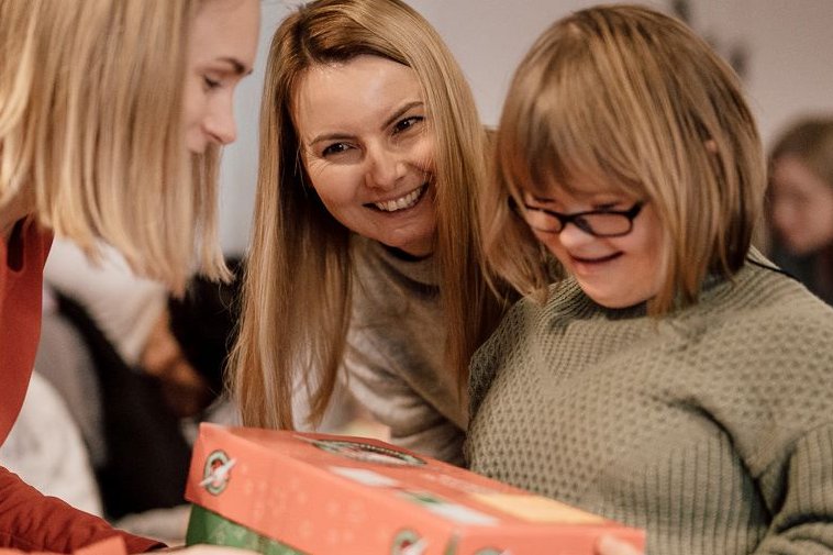 Liebe im Überfluss_Weihnachten im Schuhkarton