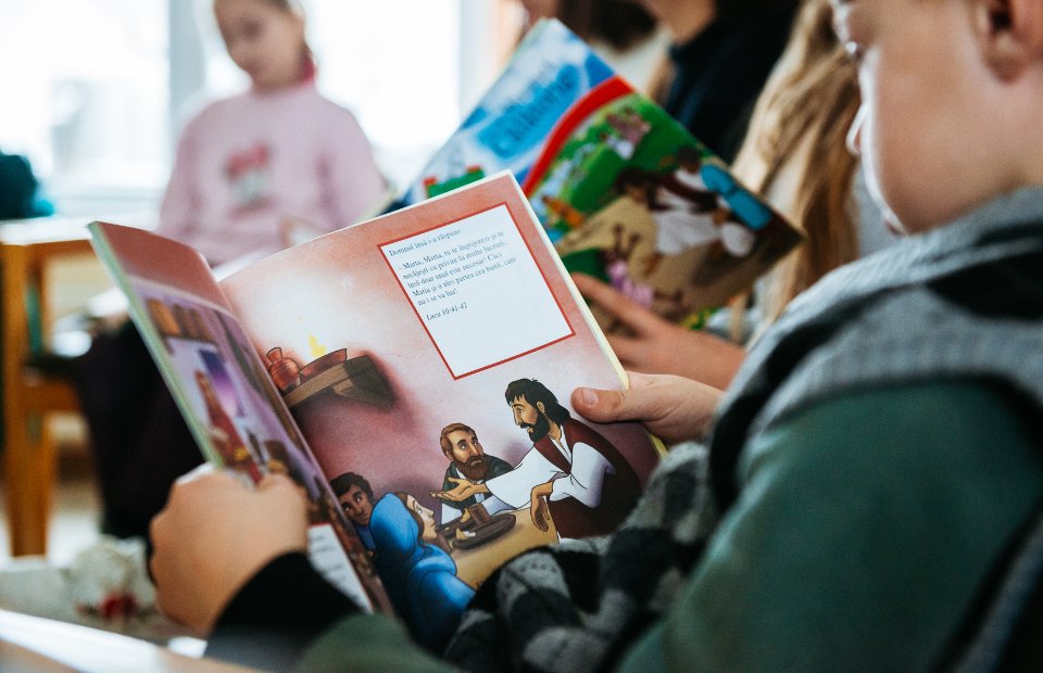 Im Kurs "Die größte Reise" erfahren Kinder von der Liebe Gottes.