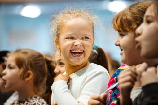 Ein echtes Lachen beim Kinderprogramm