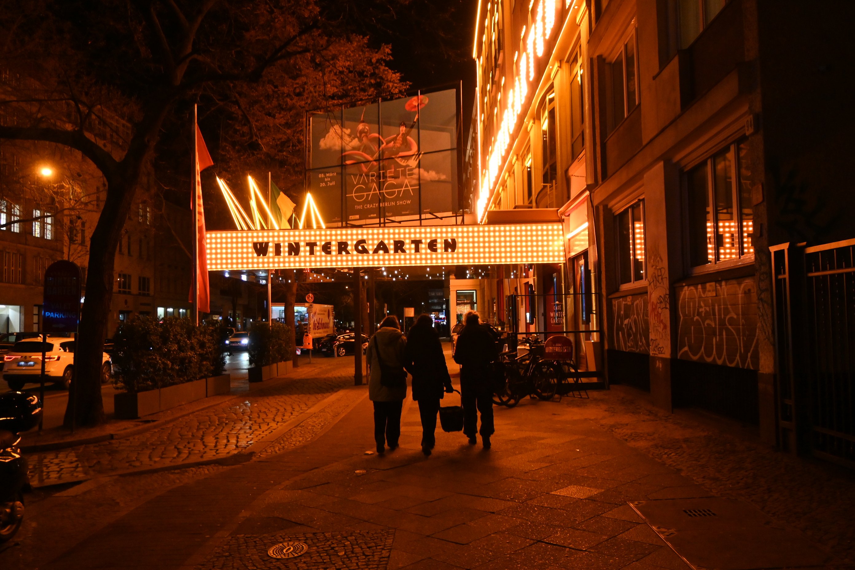 Alabaster Jar unterwegs im Berliner Rotlichtviertel Alabaster Jar unterwegs im Berliner Rotlichtviertel