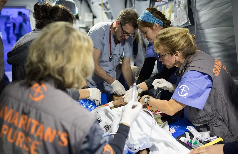 Behandlung in der mobilen Klinik von Samaritan's Purse Behandlung in der mobilen Klinik von Samaritan's Purse