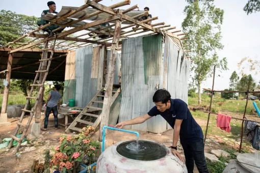 Latrinen werden gebaut