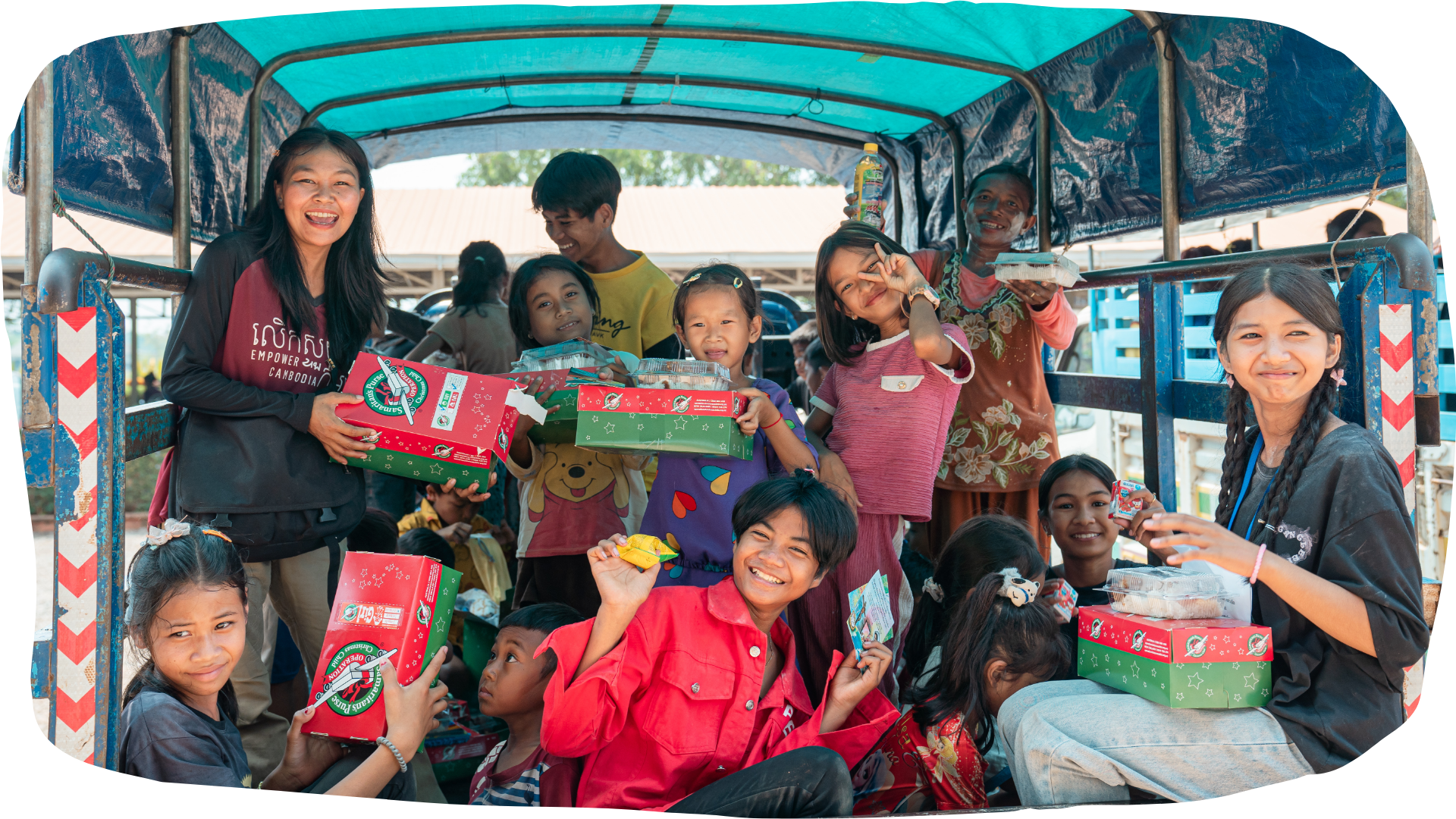 Beschenkte Kinder in Asien Beschenkte Kinder in Asien
