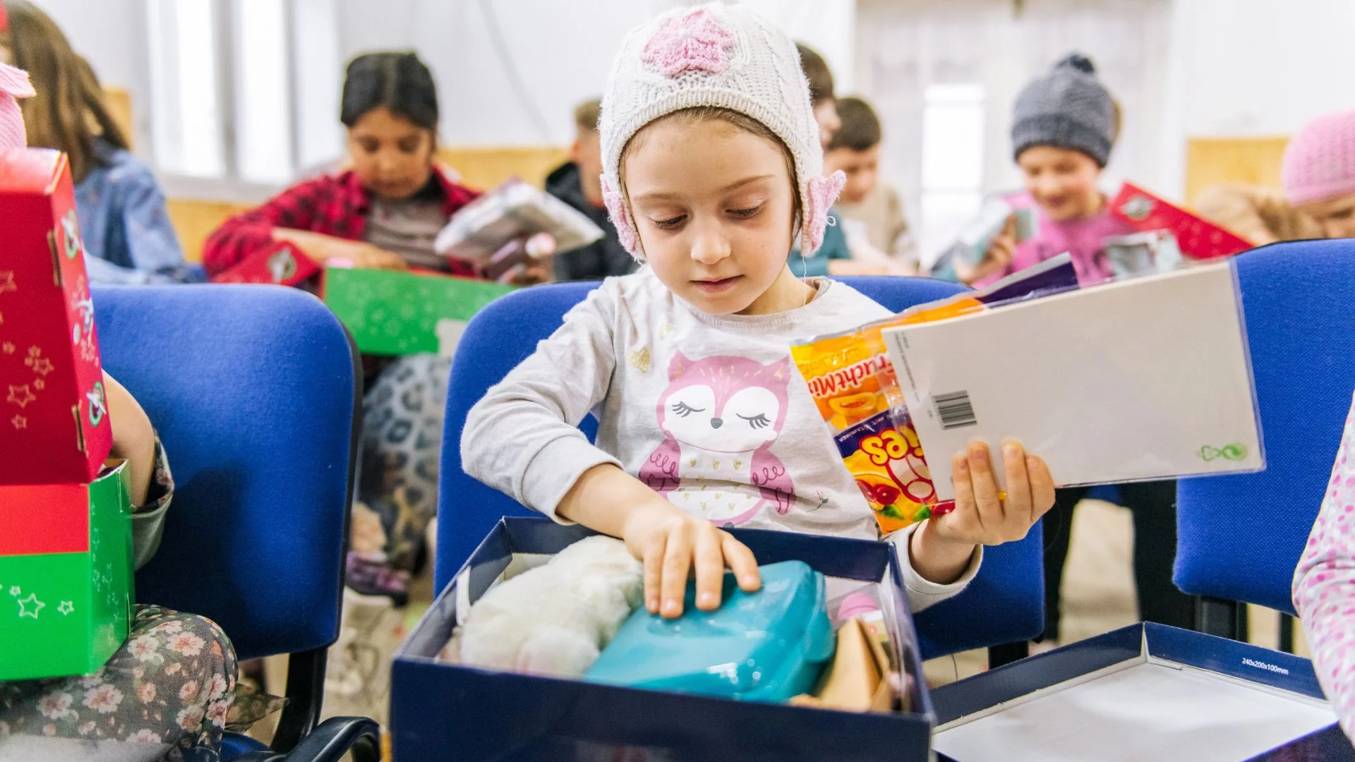 Kinder schützen und stärken - durch "Weihnachten im Schuhkarton"