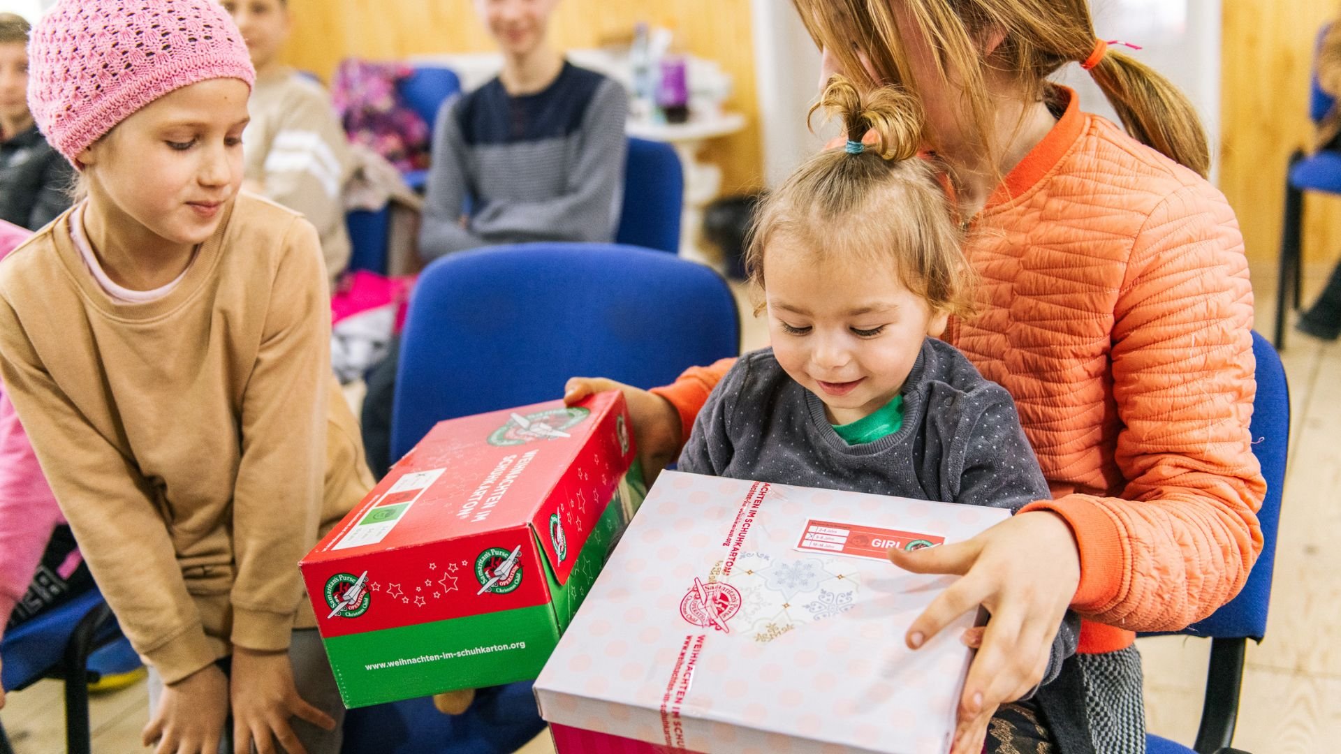 Kinder schützen und stärken - durch "Weihnachten im Schuhkarton"