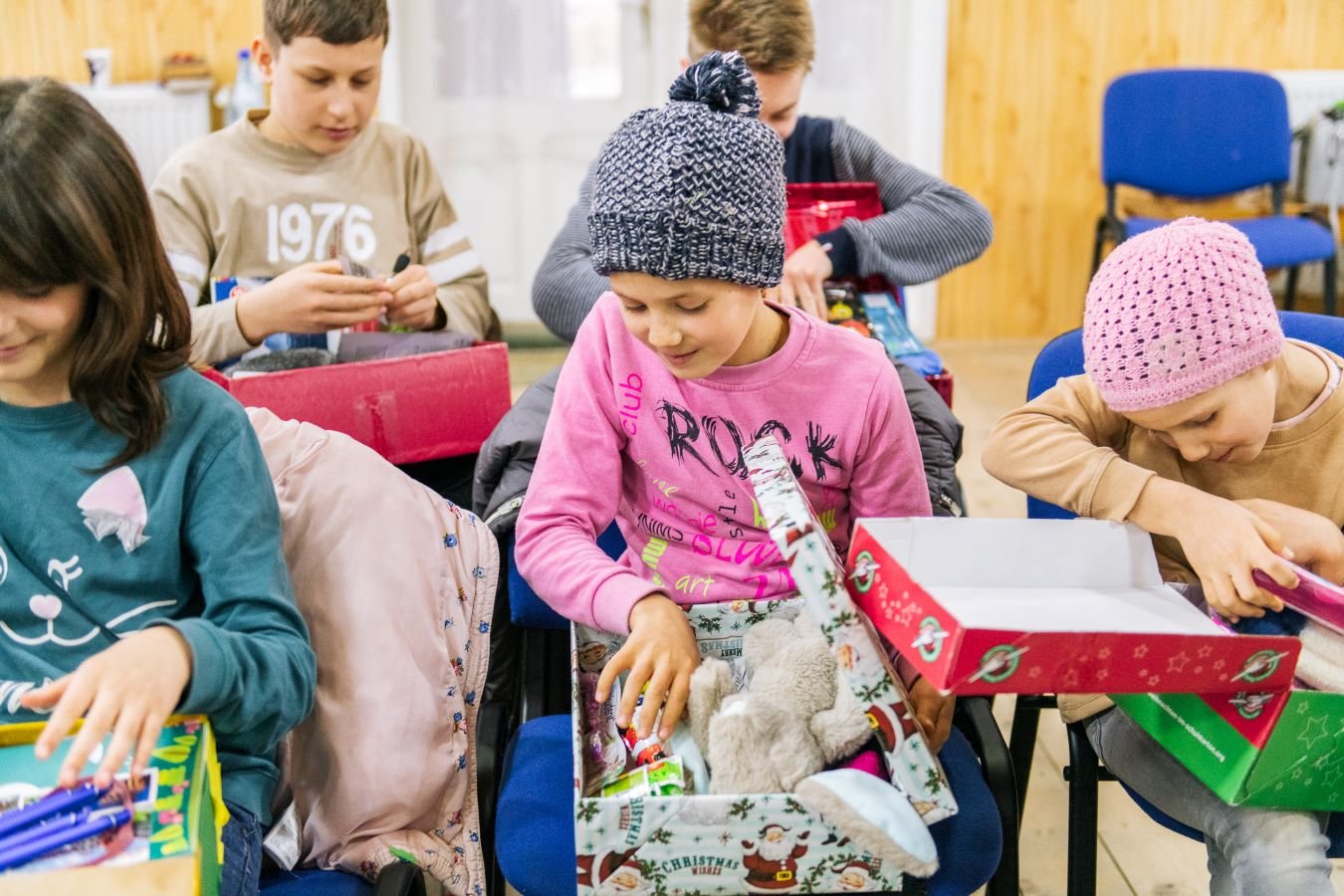 Kinder schützen und stärken - durch "Weihnachten im Schuhkarton"