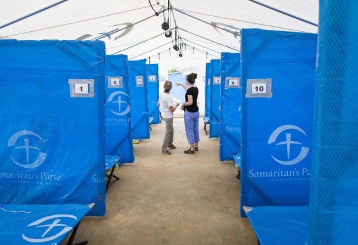 Mobiles Krankenhaus von innen für Ebola-Patienten im Kongo