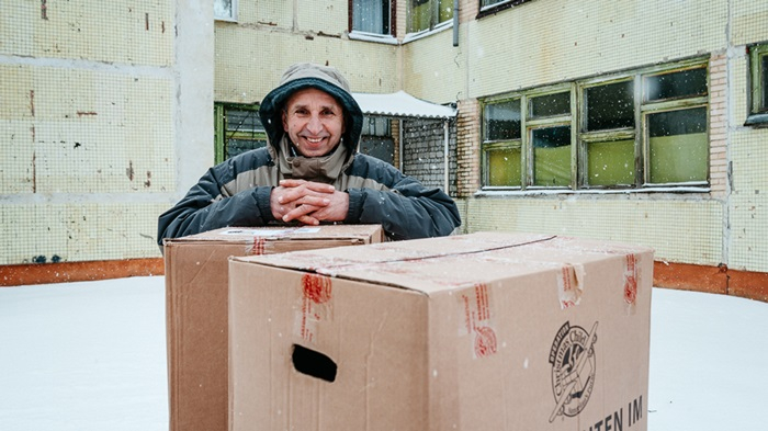Ehrenamt: Abgabestelle für "Weihnachten im Schuhkarton"