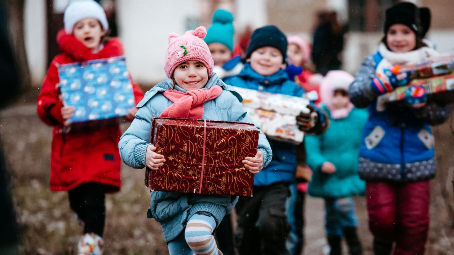 Kartons für kaputte Kinderseelen Alona