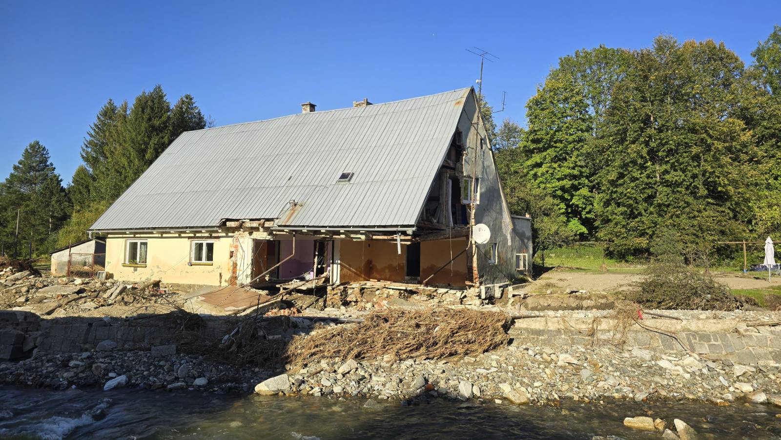Zerstörung durch Flut in Jesinek 2024 Zerstörung durch Flut in Jesinek 2024