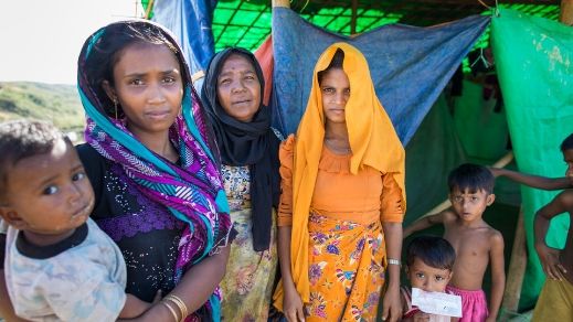 Gruppe von Frauen im Flüchtlingslager in Bangladesch