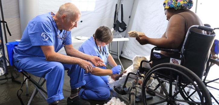 Behandlung im mobilen Krankenhaus von Samaritan's Purse