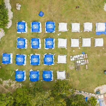 Das mobile Feldlazarett von Samaritan's Purse von oben Überblick über das Notfallkrankenhaus von Samaritan's Purse in Haiti