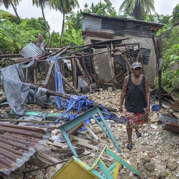 Zerstörtes Haus nach dem Erdbeben auf Haiti