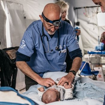 Medizinische Hilfe für Erdbebenopfer durch Samaritan's Purse