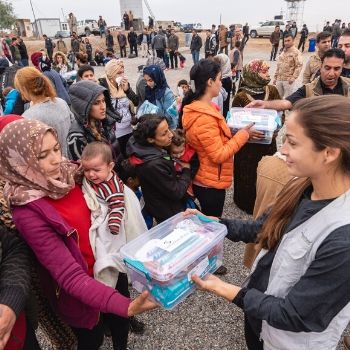 Verteilung von Hilfsgütern an Flüchtlinge im Irak