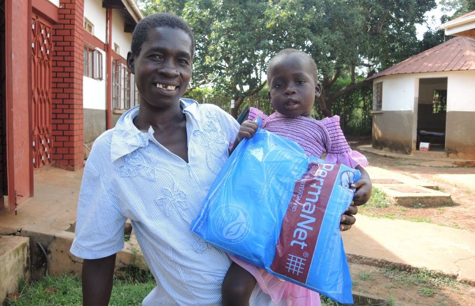 Vorbeugung von Krankheiten durch Moskitofilter in Uganda