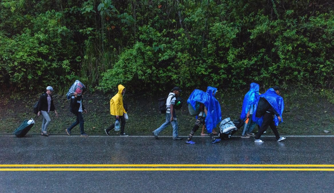 Flüchtlinge aus Venezuela auf dem Weg nach Kolumbien